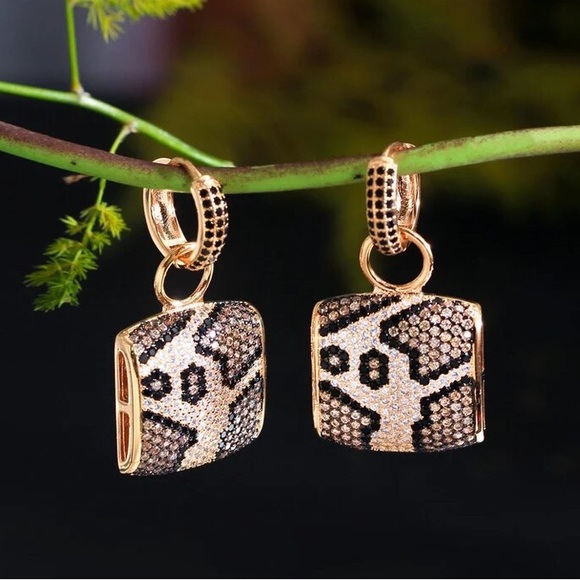 Leopard Dangle CZ Gold Earrings - Picture 5 of 7